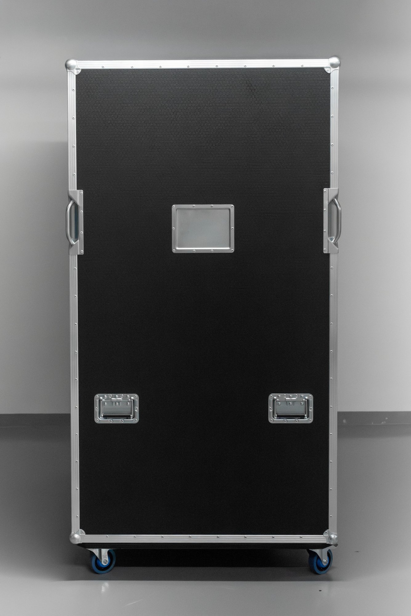 Zásuvkový case s bočním přístupem — detail