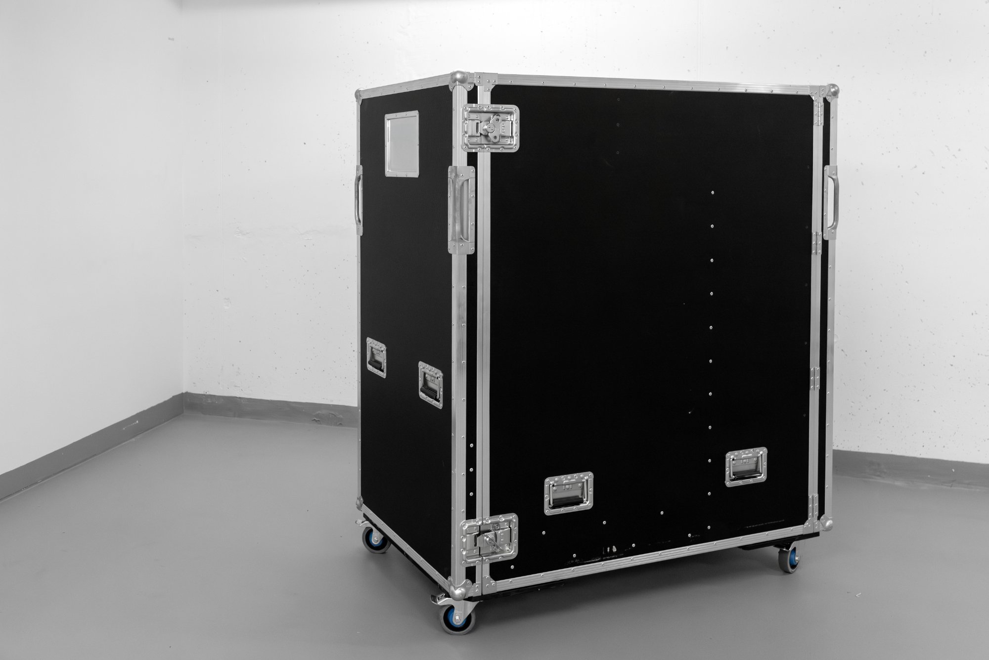 Flight case na AV techniku a displeje — detail