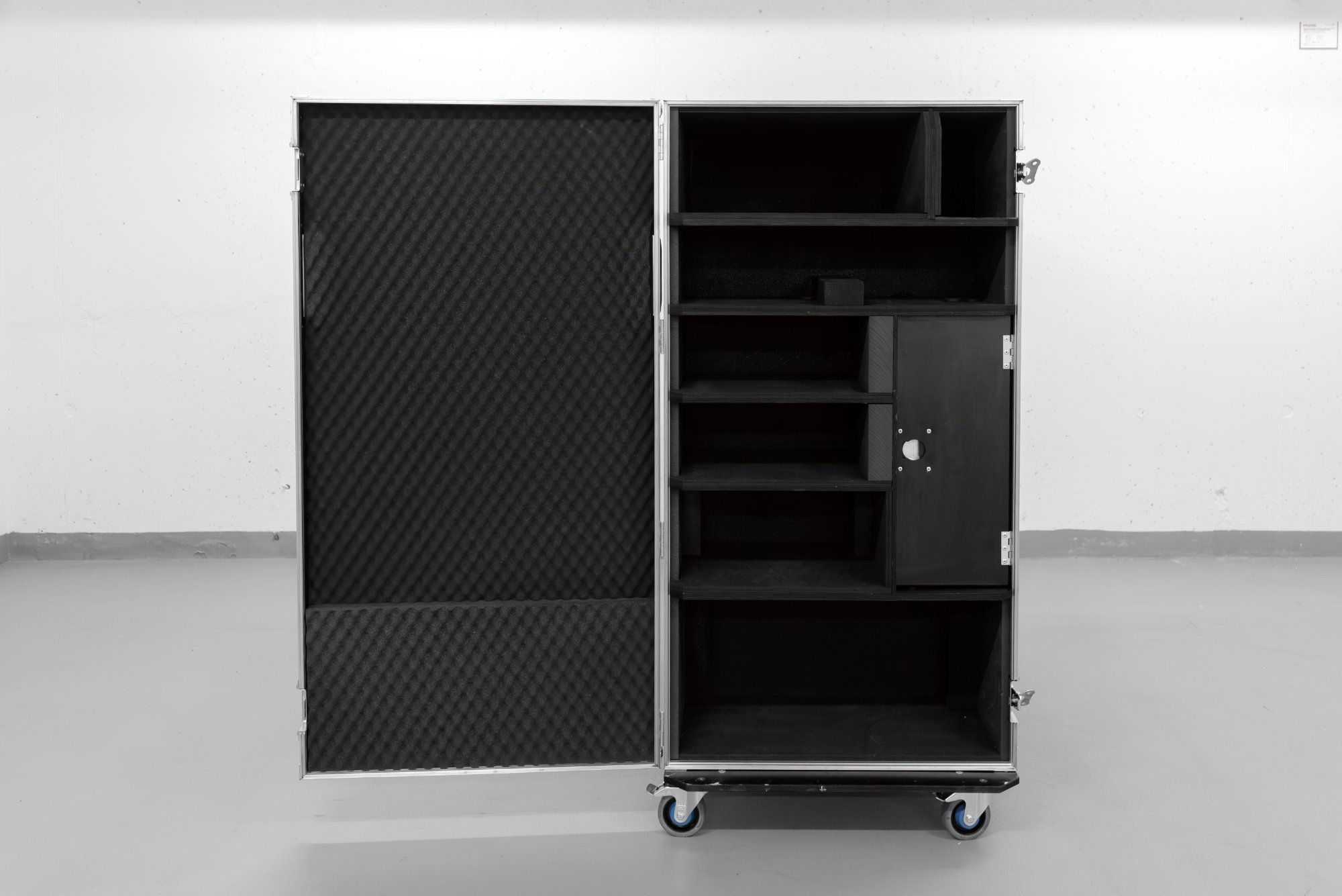 Flight case na AV techniku a displeje — detail